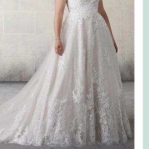 Beautiful ivory/nude wedding dress